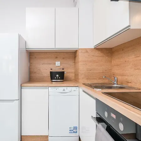 Exclusive Teczowa With Underground Parking By Renters Apartment